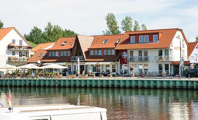 Hotel Zur Bruecke Greifswald Exterior foto