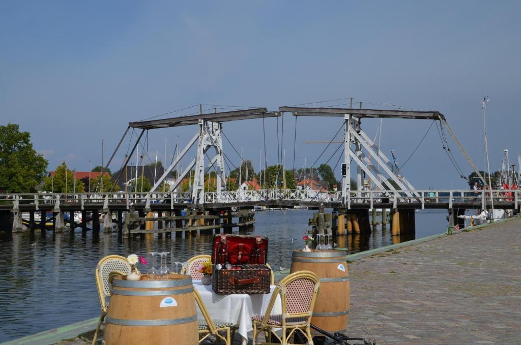 Hotel Zur Bruecke Greifswald Exterior foto